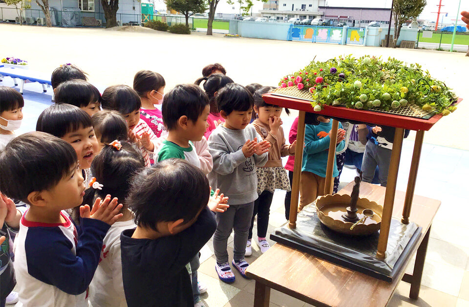 2021年4月 SuruSu上陽こども園 子どもたち花祭りの様子