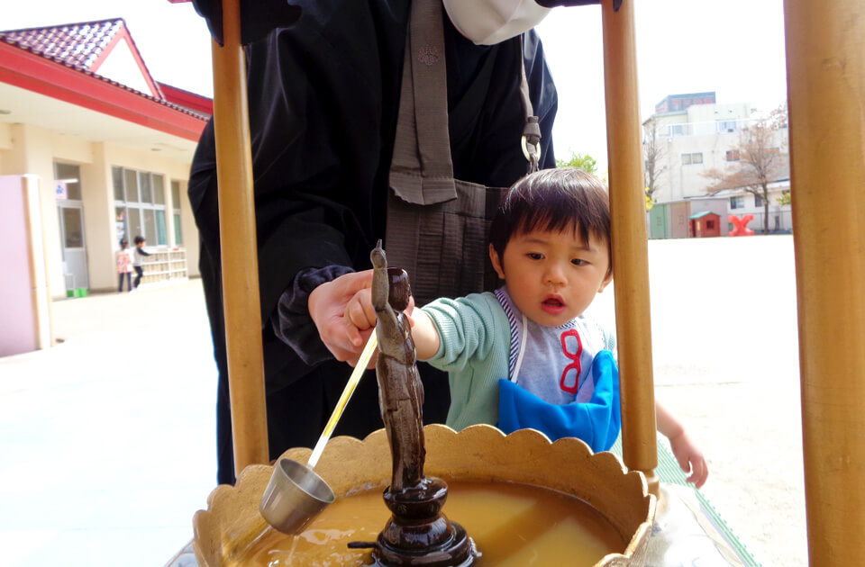 2021年4月 SuruSu上陽こども園 子どもたち花祭りの様子