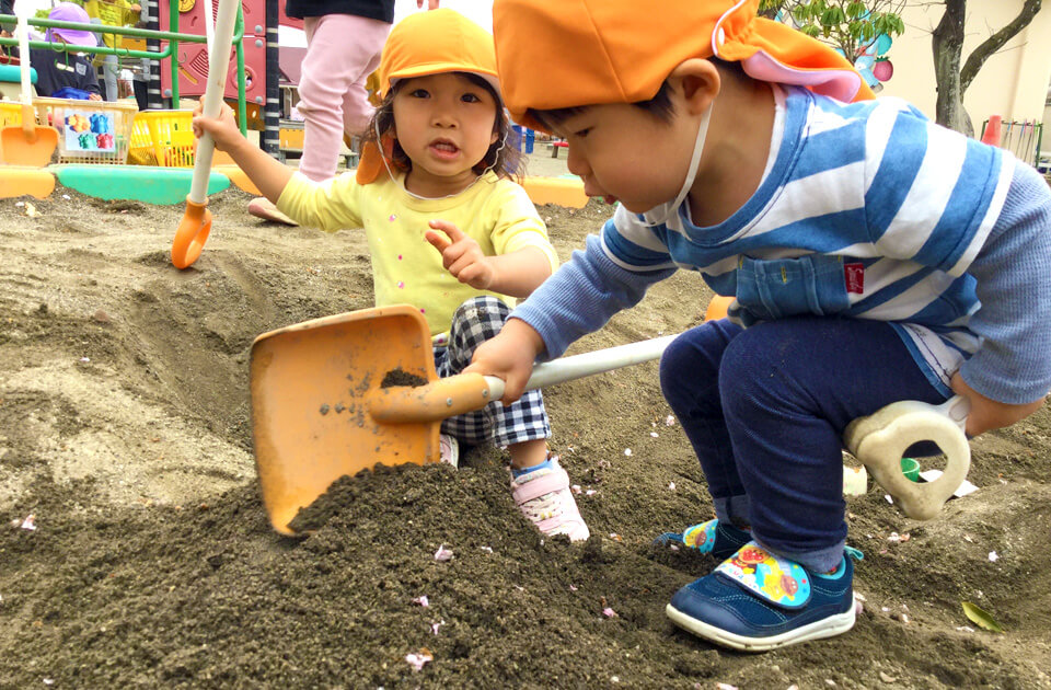 2021年4月 SuruSu上陽こども園 子どもたち戸外遊びの様子