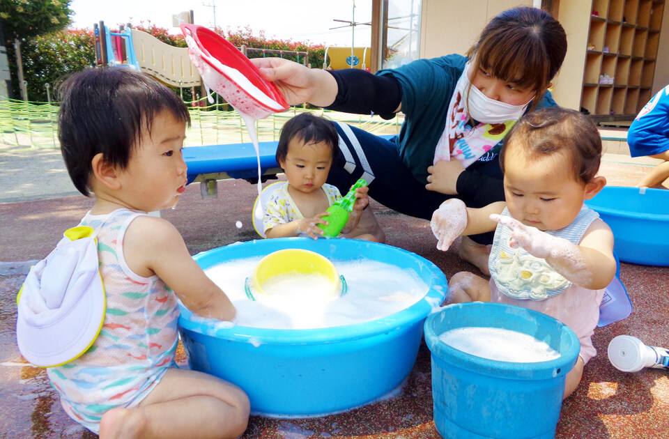 2021年5月 SuruSu上陽こども園 水遊びや泥んこ遊びの様子