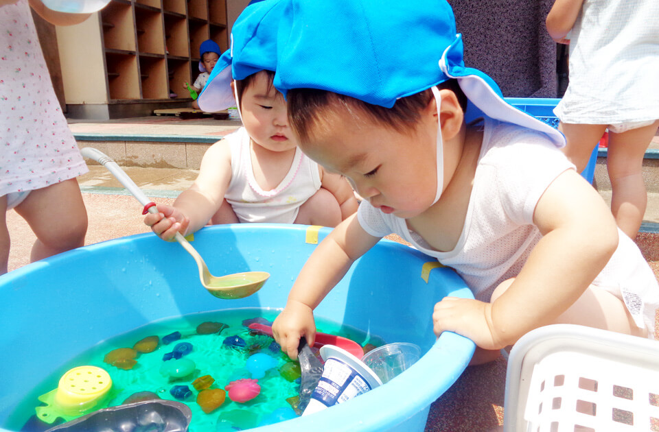 2021年5月 SuruSu上陽こども園 水遊びや泥んこ遊びの様子