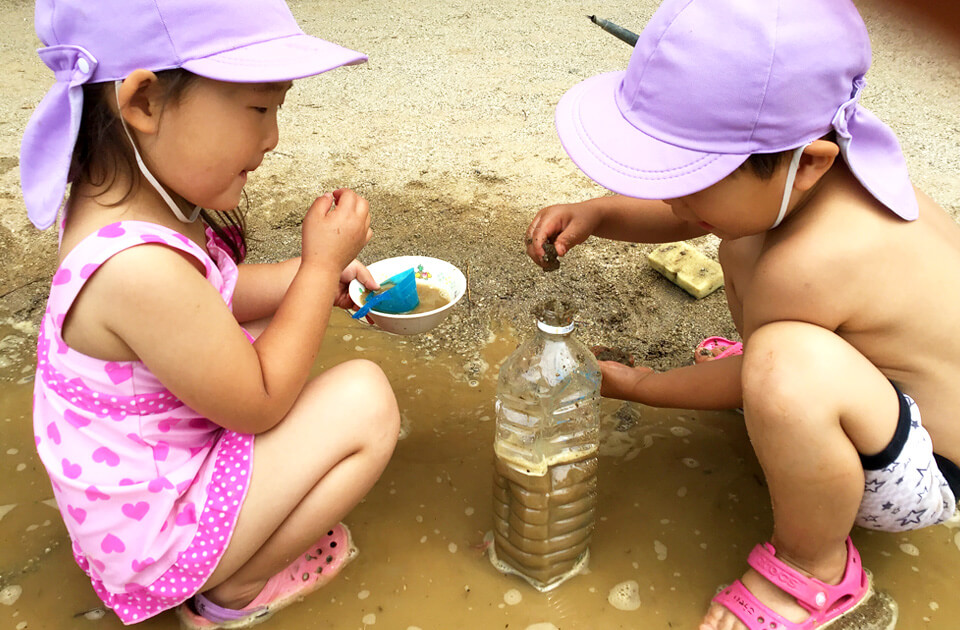 2021年5月 SuruSu上陽こども園 水遊びや泥んこ遊びの様子