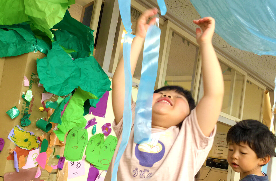 2021年4月 SuruSu上陽こども園 水遊びや泥んこ遊びの様子