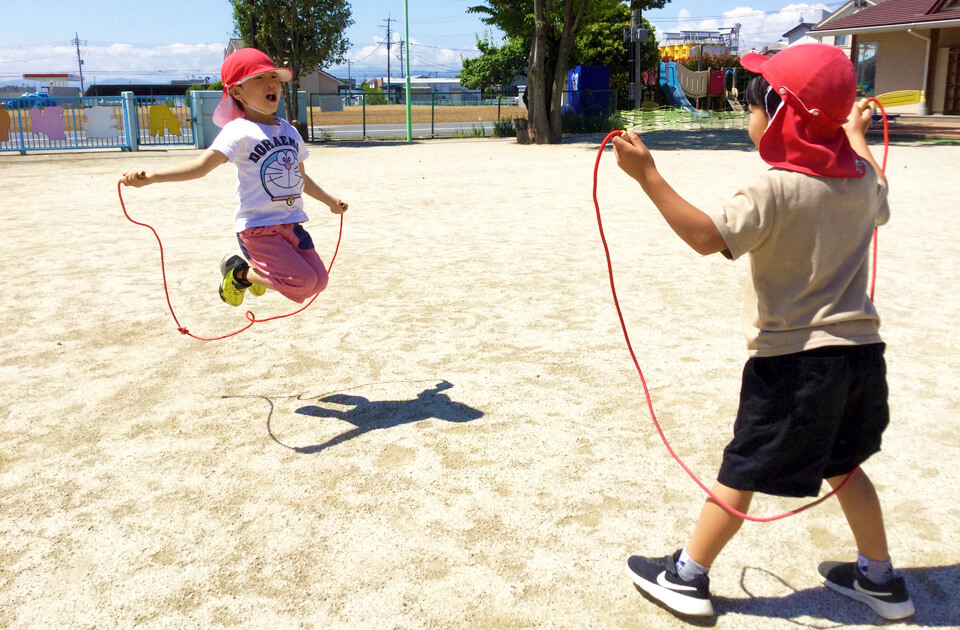 2021年4月 SuruSu上陽こども園 水遊びや泥んこ遊びの様子