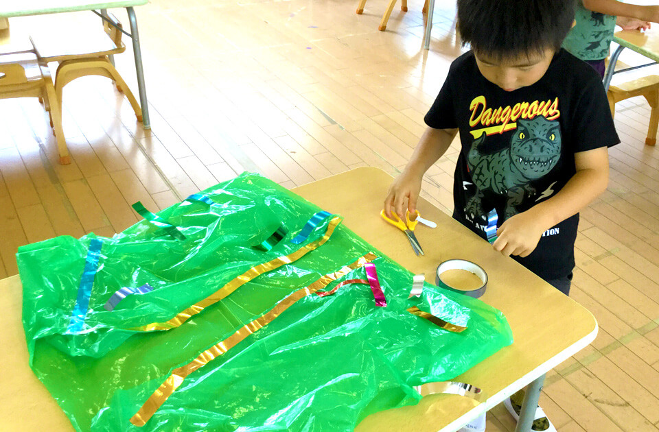 2021年7月 SuruSu上陽こども園 すみれ組衣装作りの様子