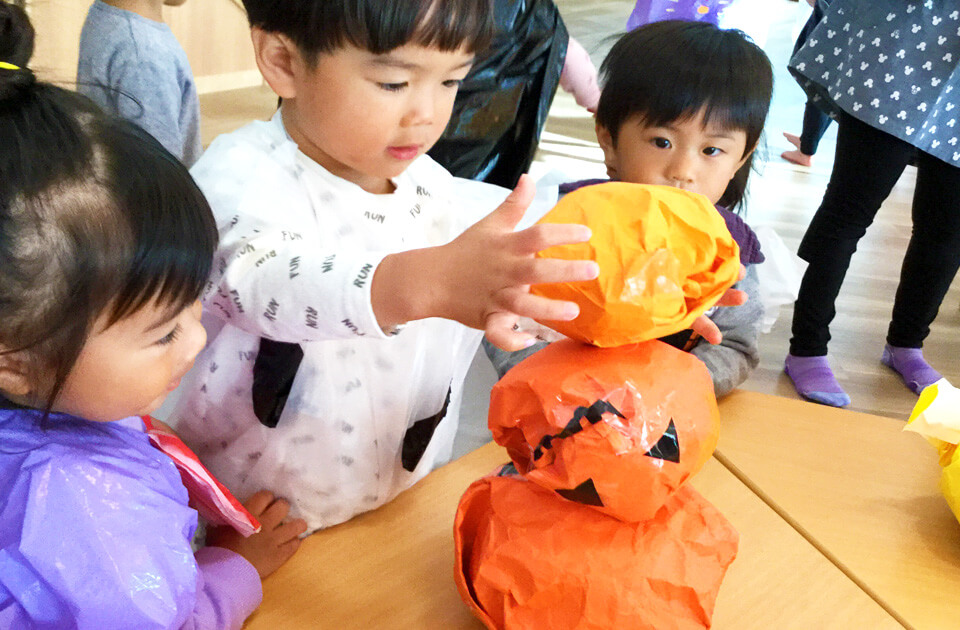 2021年11月 SuruSu上陽こども園 ハロウィンパーティーの子ども達の様子
