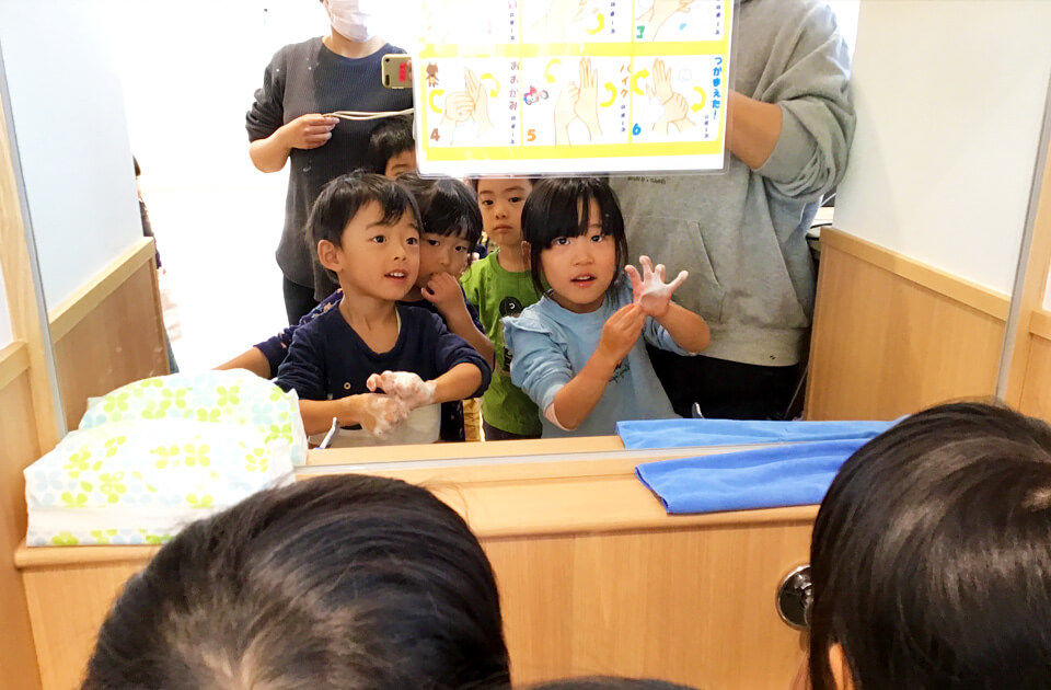 2021年11月 SuruSu上陽こども園 手洗い指導の様子