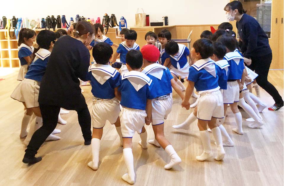 2021年12月 SuruSu上陽こども園 発表会の子ども達の様子