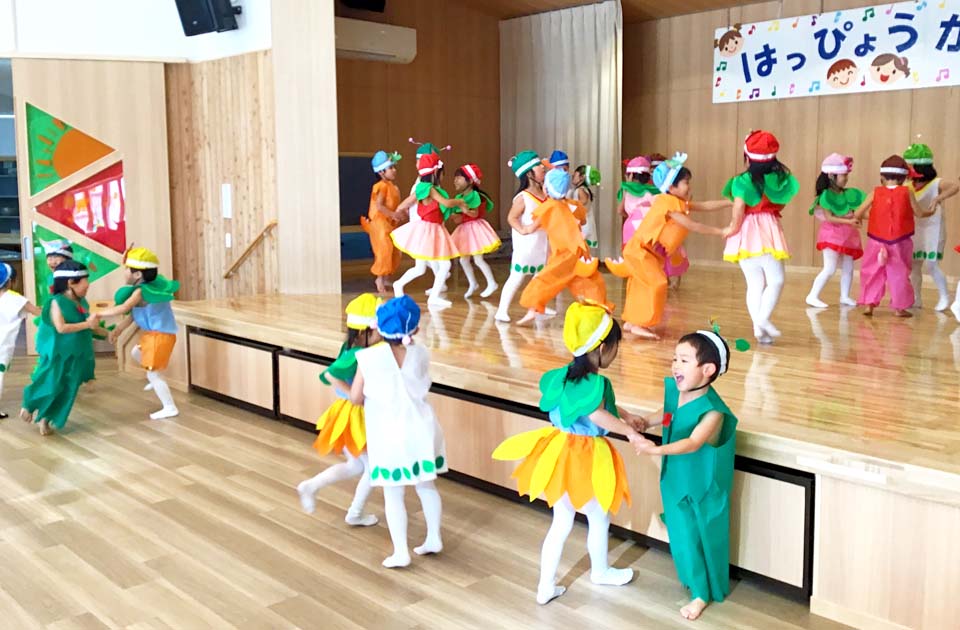2021年12月 SuruSu上陽こども園 発表会の子ども達の様子