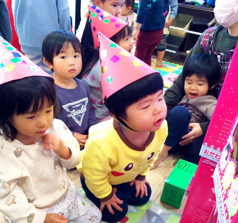 2021年12月 SuruSu上陽こども園 クリスマス会の子ども達の様子