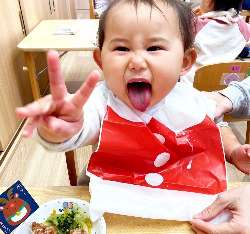 2021年12月 SuruSu上陽こども園 クリスマス会の子ども達の様子