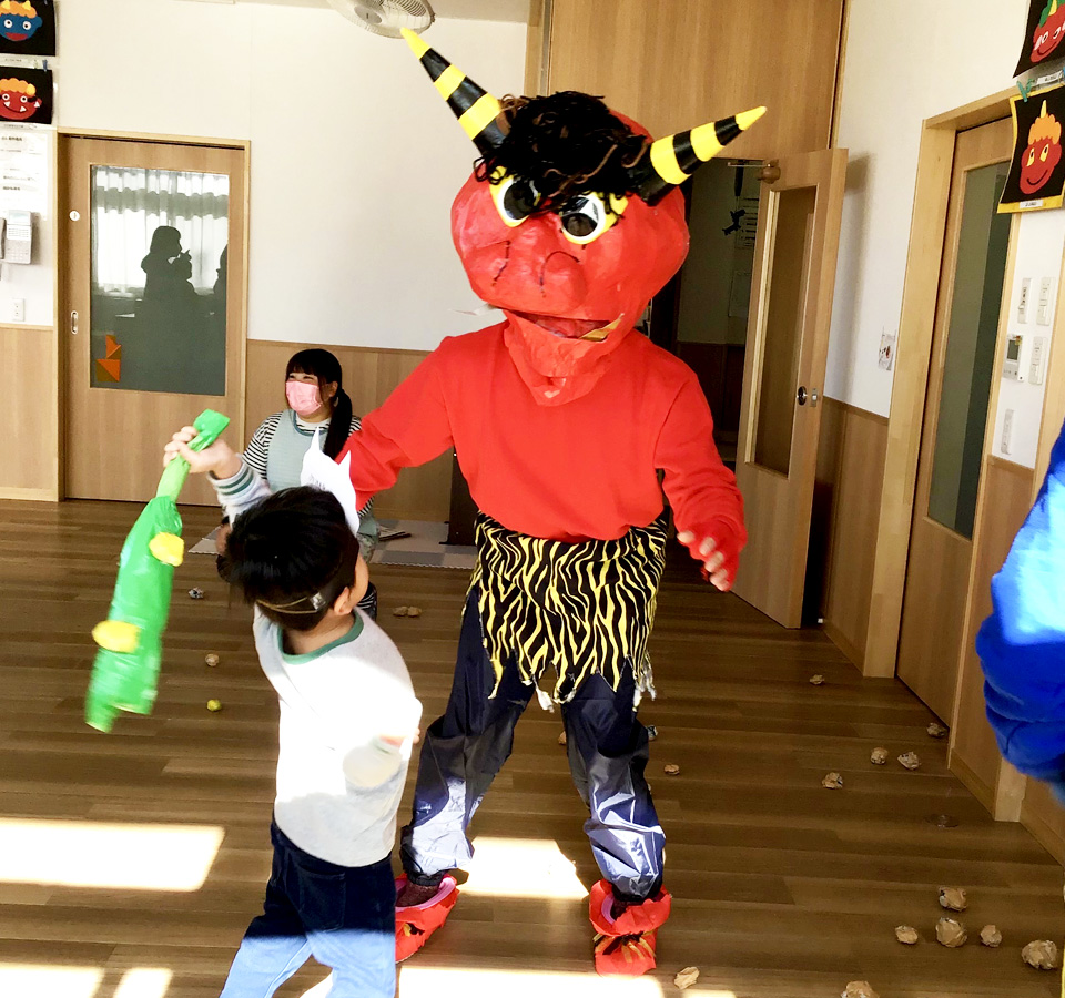 2022年2月 SuruSu上陽こども園 節分「豆まき」の様子
