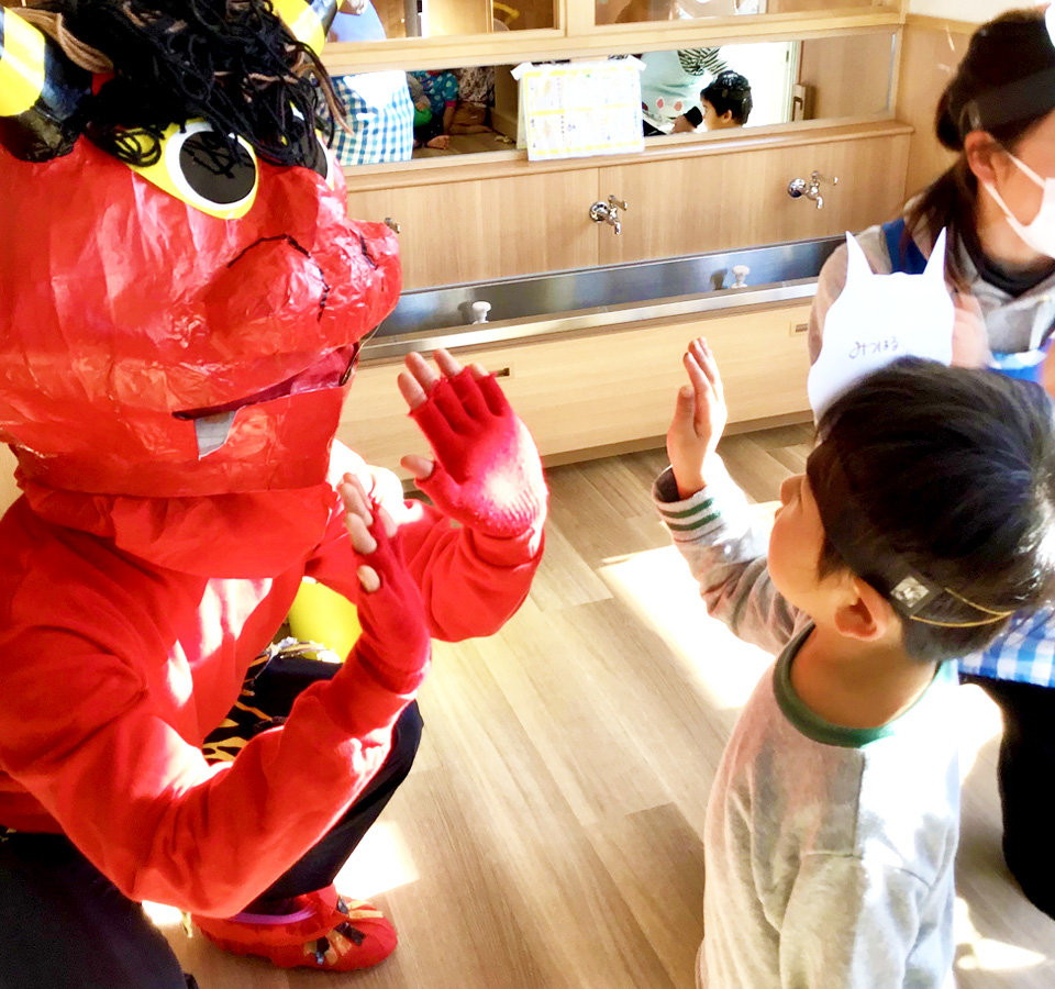 2022年2月 SuruSu上陽こども園 節分「豆まき」の様子