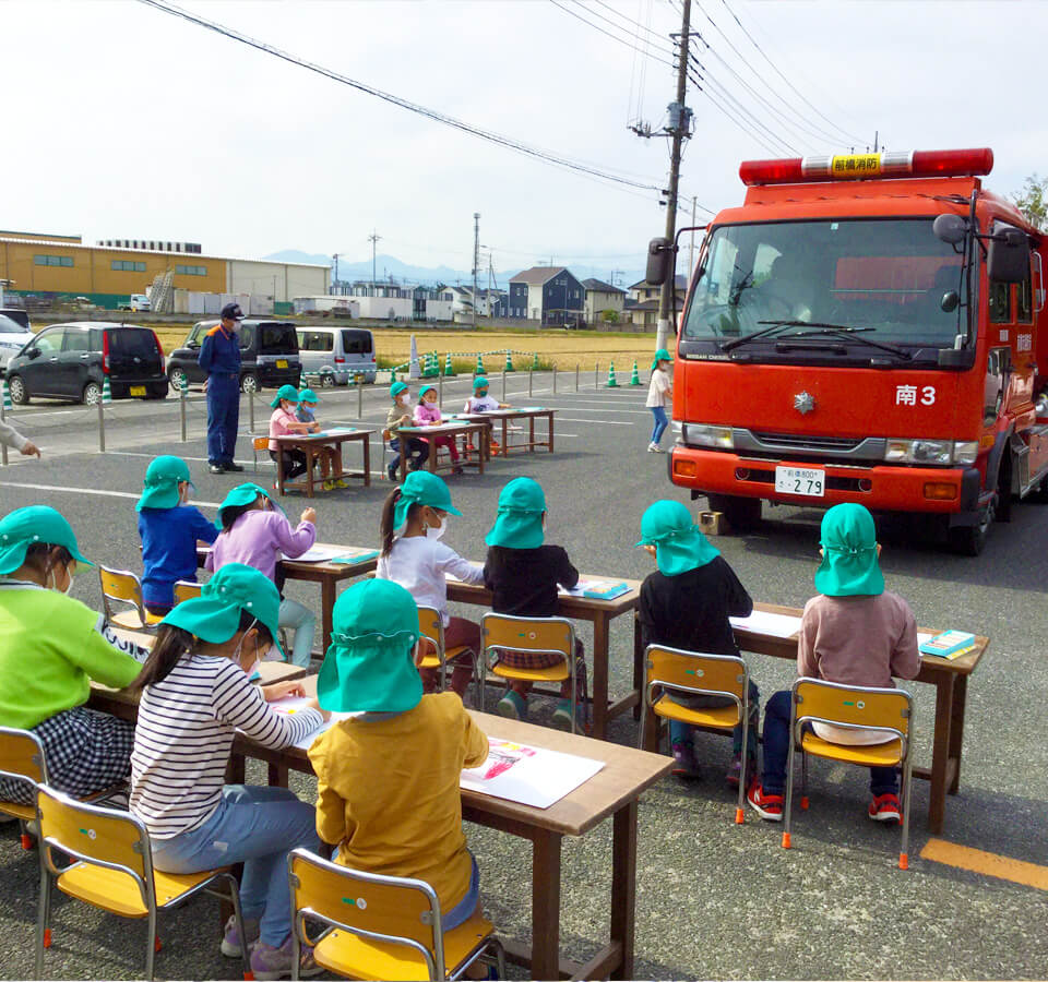 2021年11月 SuruSu祝昌こども園 消防車写生会の様子