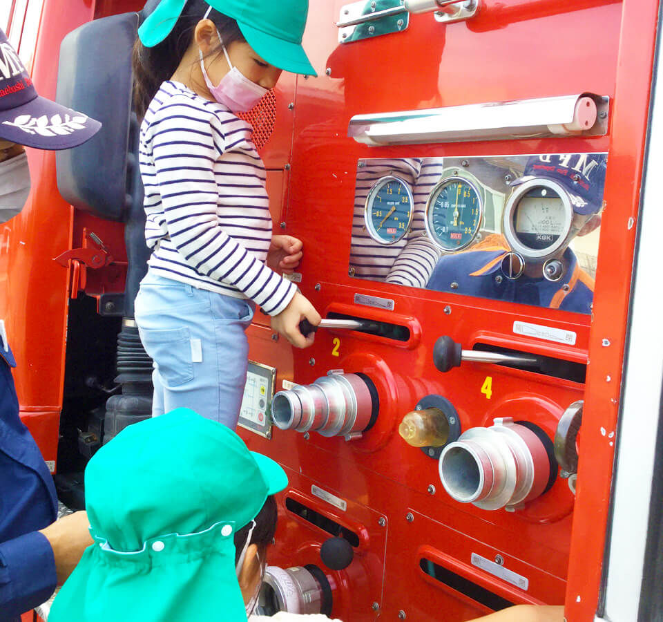 2021年11月 SuruSu祝昌こども園 消防車写生会の様子