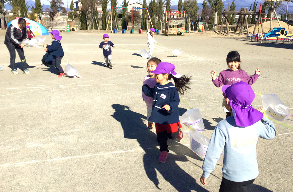 SuruSu祝昌こども園 凧あげの様子 2022年1月
