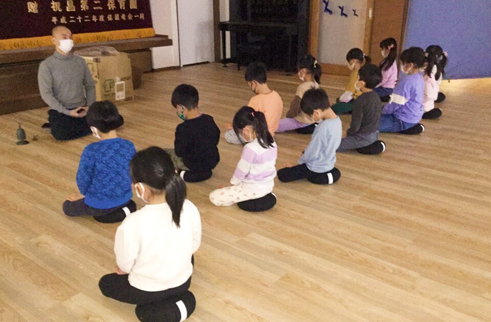 SuruSu祝昌こども園 坐禅の様子 2022年1月